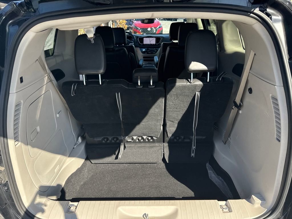 Used 2024 Chrysler Pacifica Select image 57