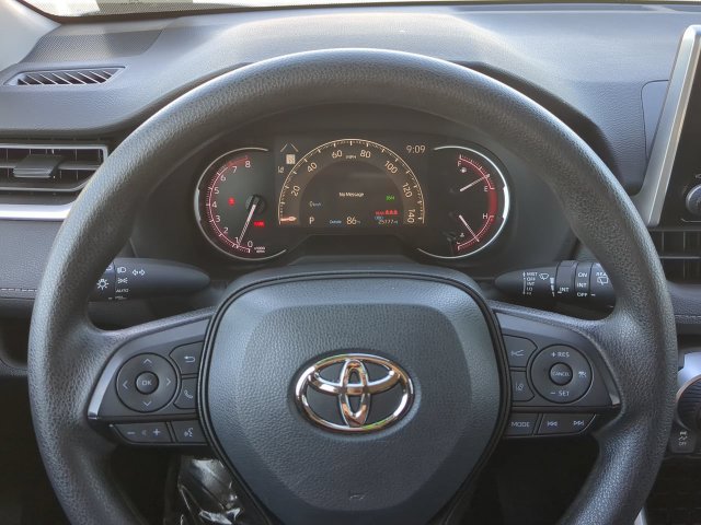 Certified 2025 Toyota RAV4 XLE FWD image 29