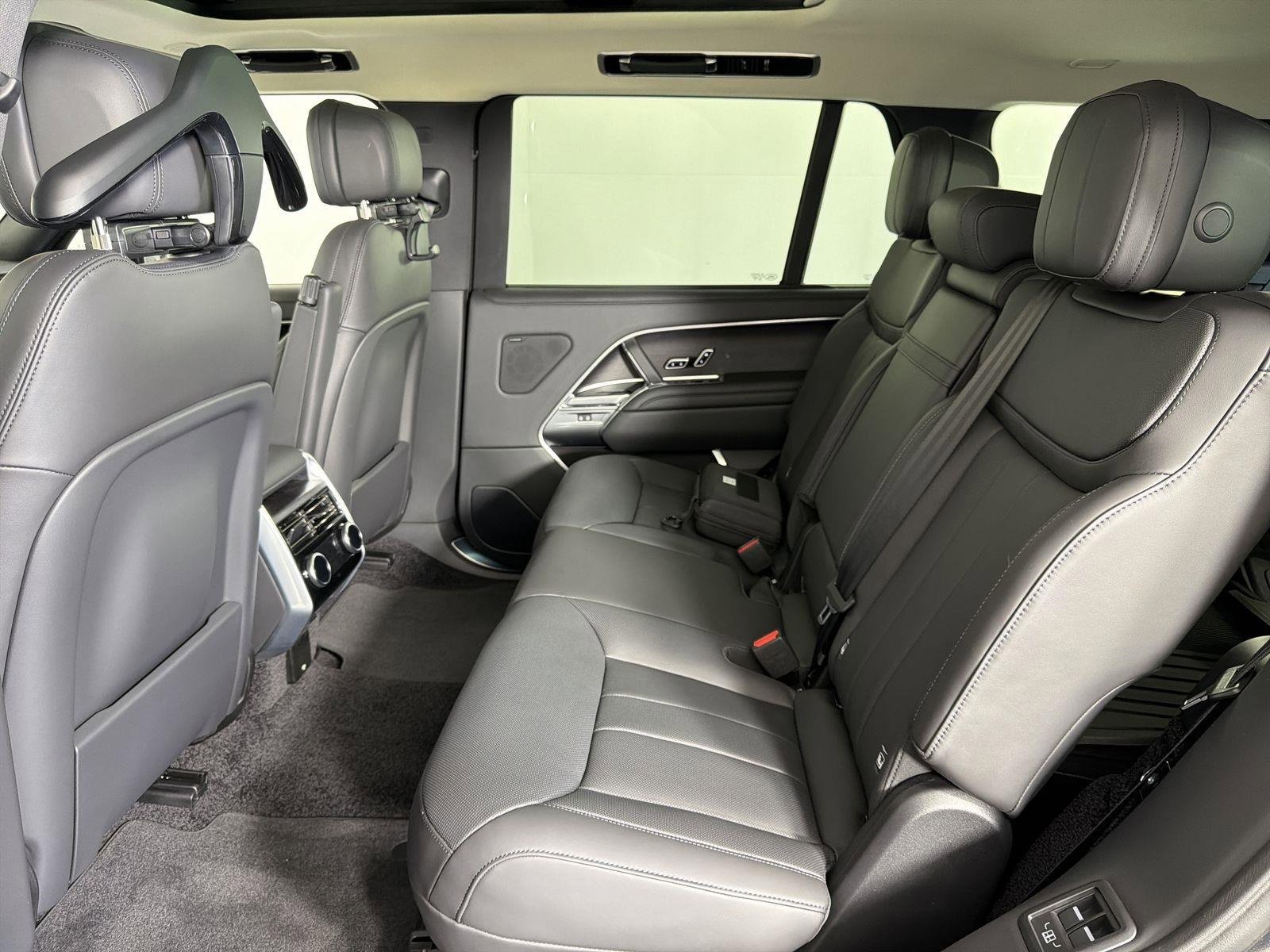 New 2025 Land Rover Range Rover Long Wheelbase SE image 27