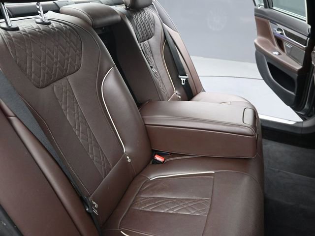 Used 2016 BMW 740i image 22