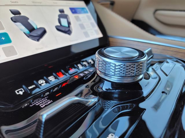 Certified 2025 Jeep Grand Wagoneer Series III w/ HD Trailer Tow Package image 30