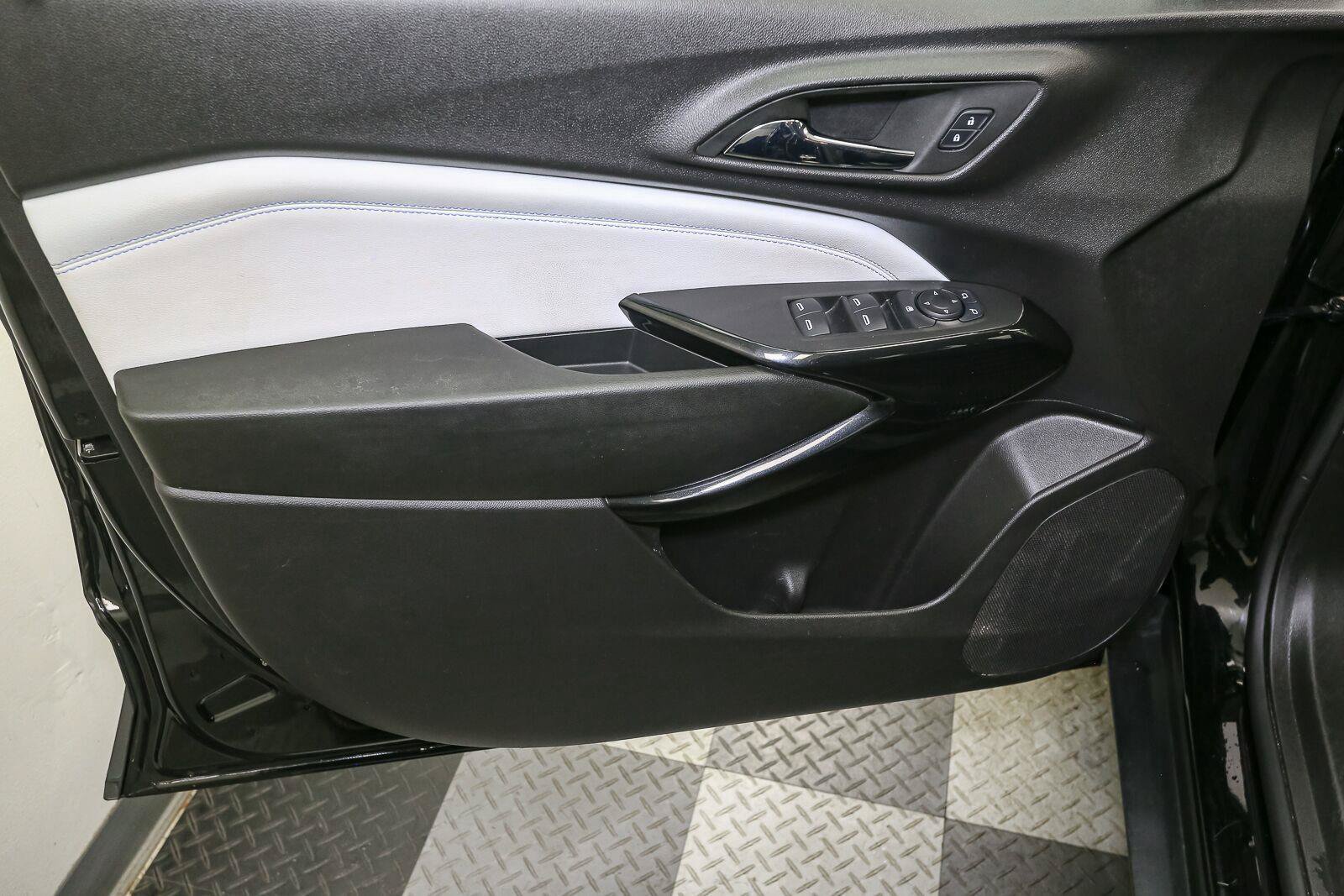 Used 2025 Chevrolet Trax LT FWD image 37