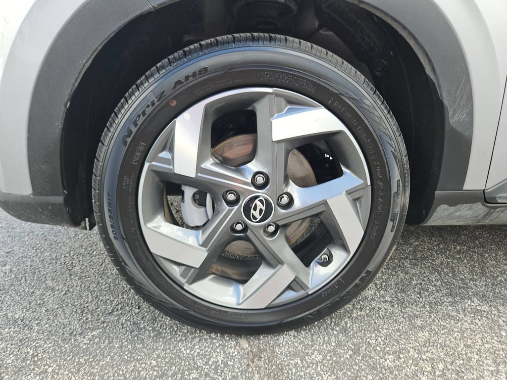 Used 2025 Hyundai Venue SEL FWD image 25