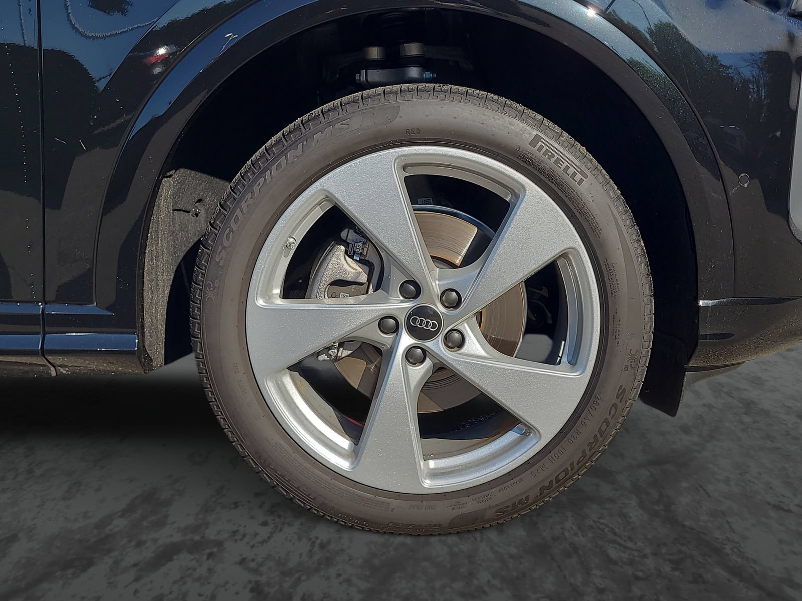Used 2025 Audi Q5 Premium Plus w/ Premium Plus AWD/4WD image 5