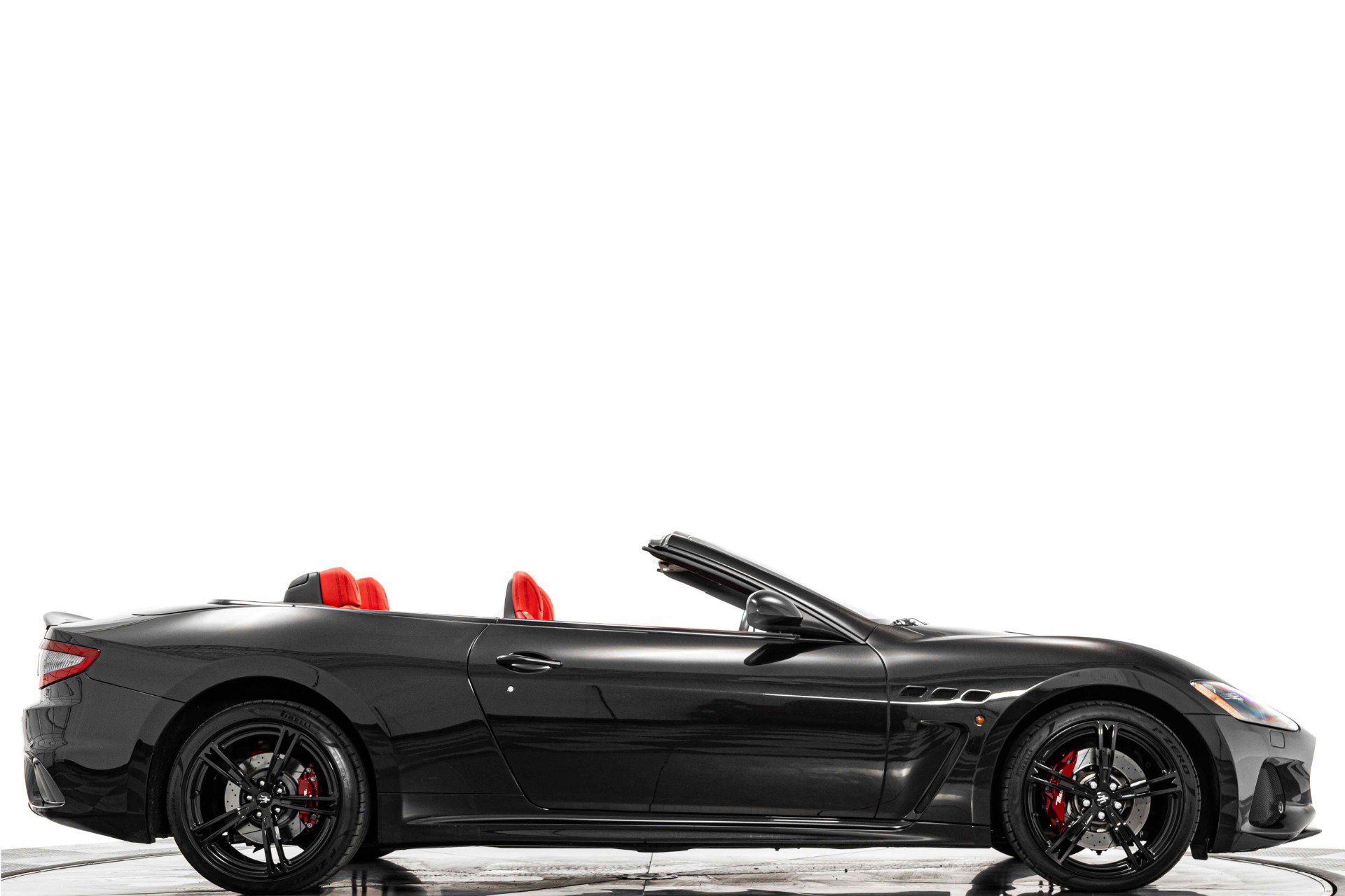 Used 2019 Maserati GranTurismo MC image 2