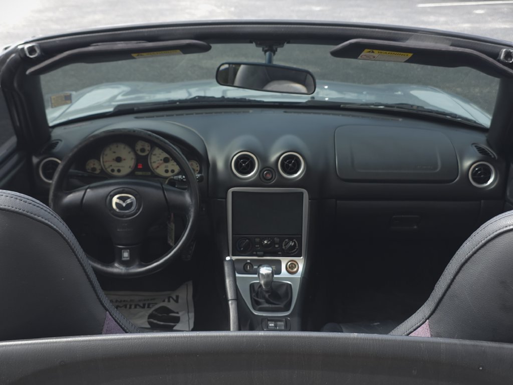 Used 2003 MAZDA MX-5 Miata RWD image 16