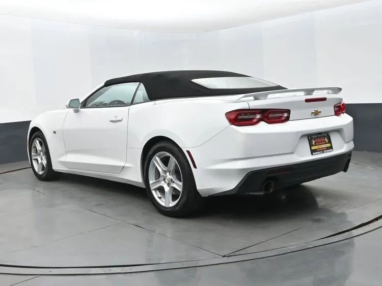 Used 2023 Chevrolet Camaro LT RWD image 8