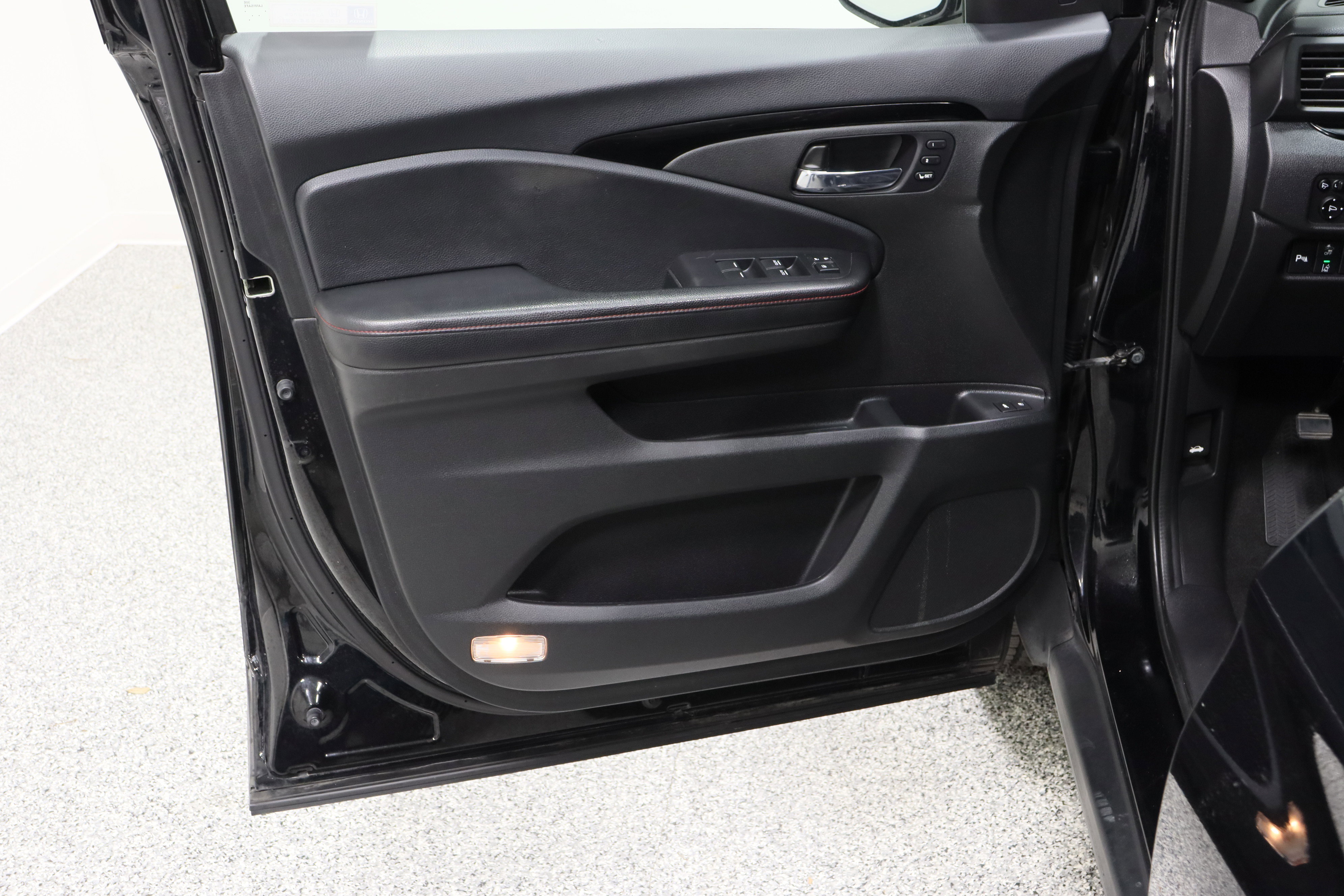 Used 2020 Honda Pilot Black Edition image 12