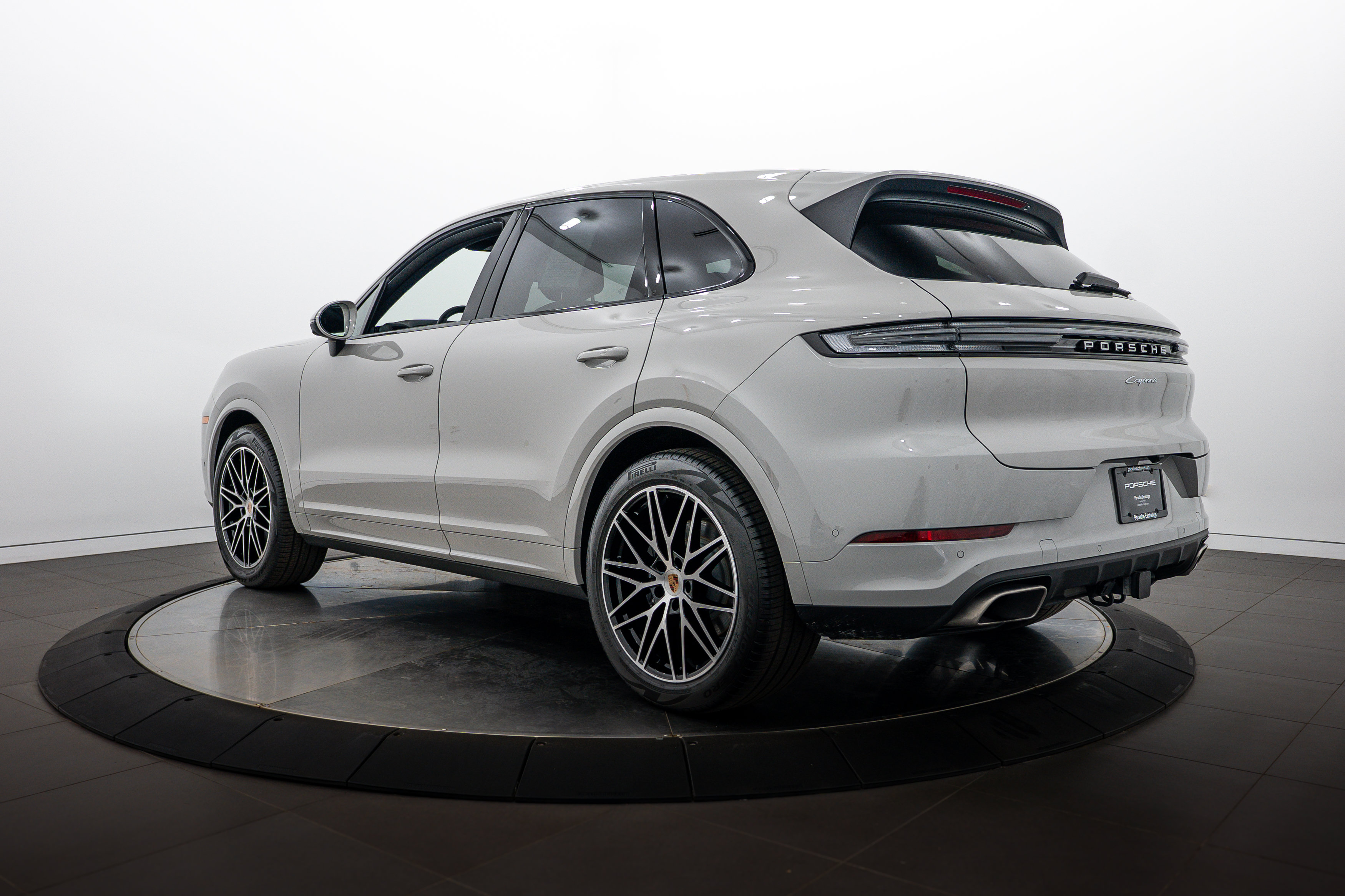 Certified 2026 Porsche Cayenne AWD/4WD image 3