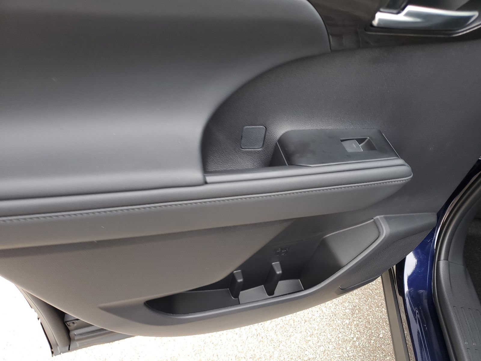 New 2026 Toyota Highlander Platinum AWD/4WD image 16