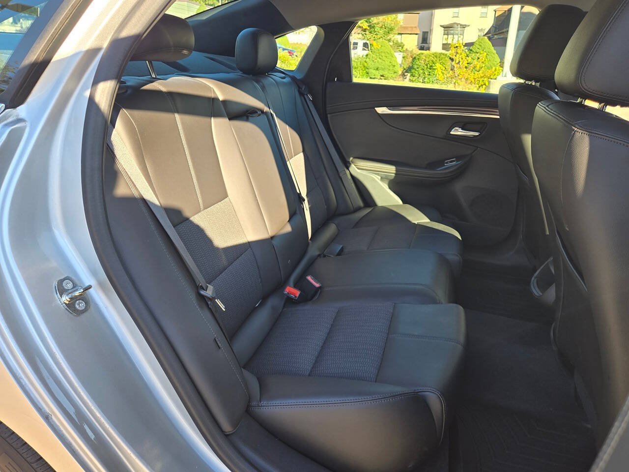 Used 2016 Chevrolet Impala LT w/ Convenience Package FWD image 11