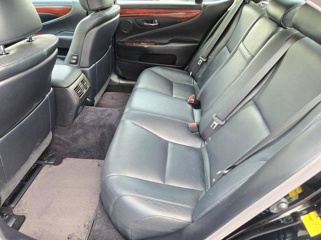 Used 2011 Lexus LS 460 w/ Comfort Pkg RWD image 17
