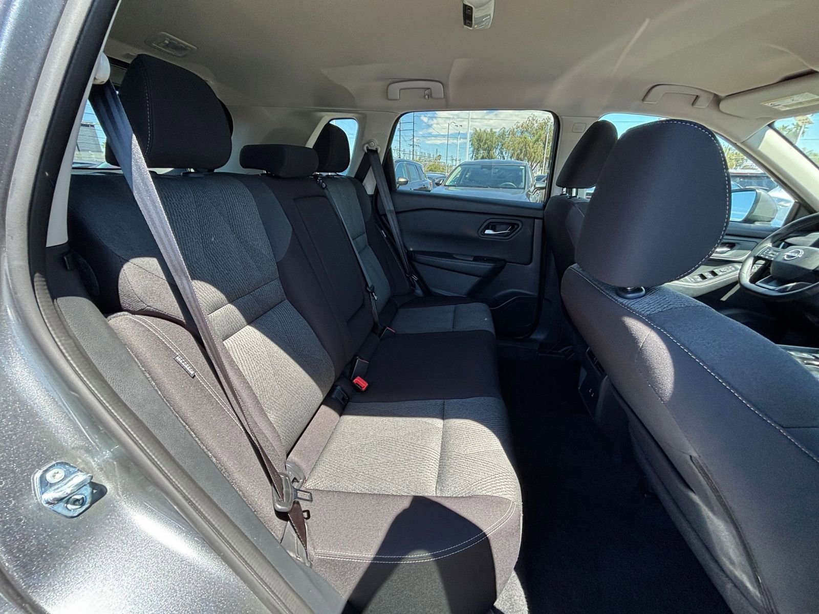 Used 2025 Nissan Rogue SV FWD image 41