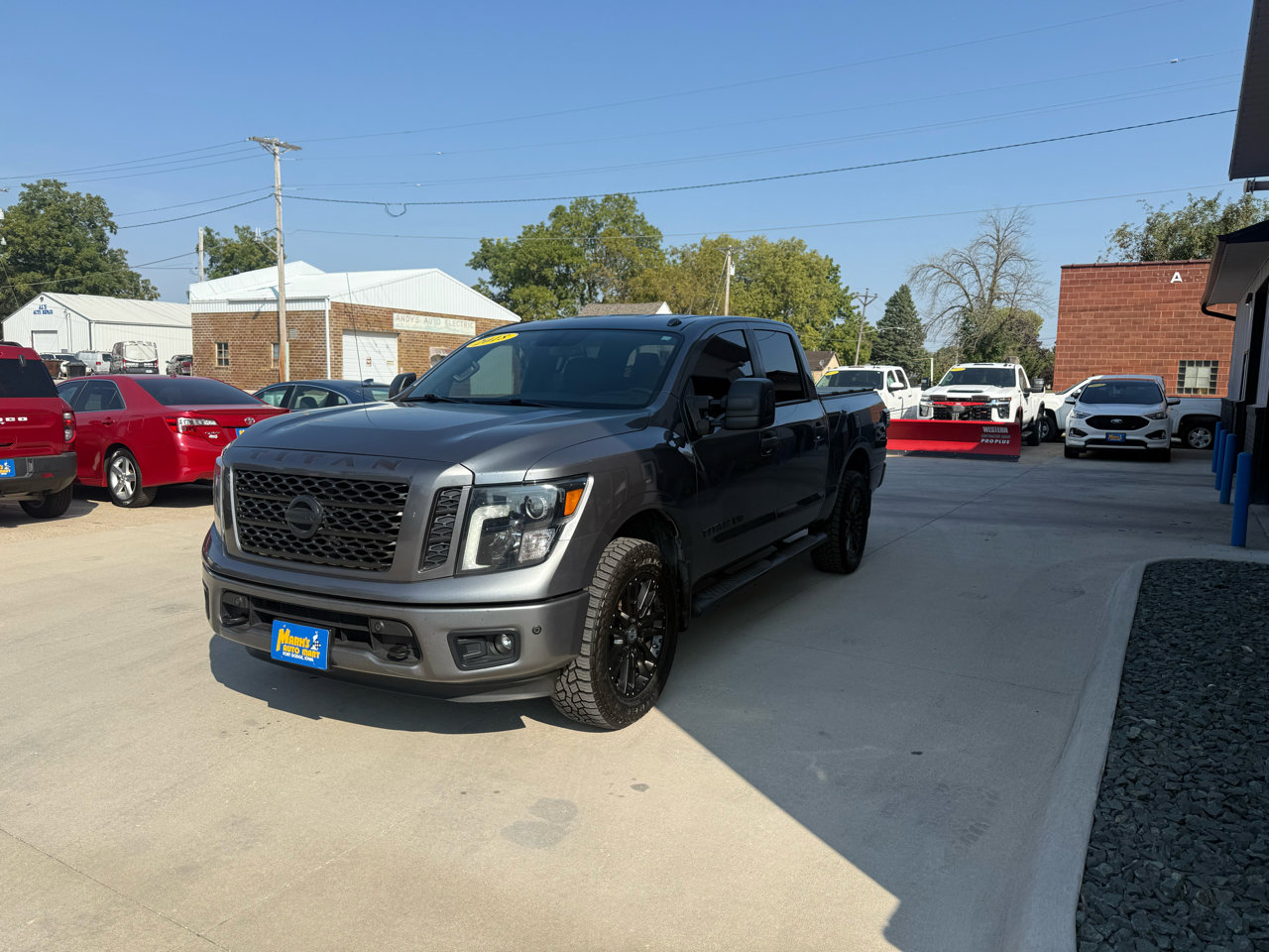 Used 2018 Nissan Titan Platinum Reserve image 3