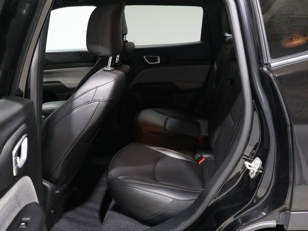 Used 2024 Jeep Compass Latitude image 17