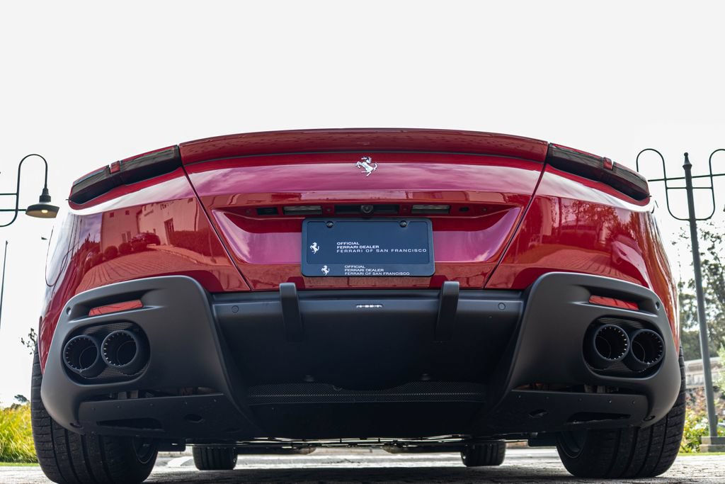 Certified 2025 Ferrari Roma Spider RWD image 21