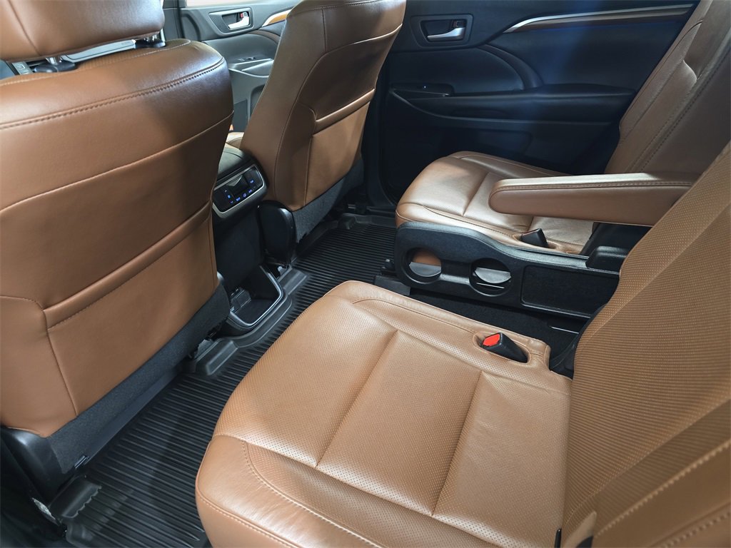 Used 2019 Toyota Highlander Limited image 17