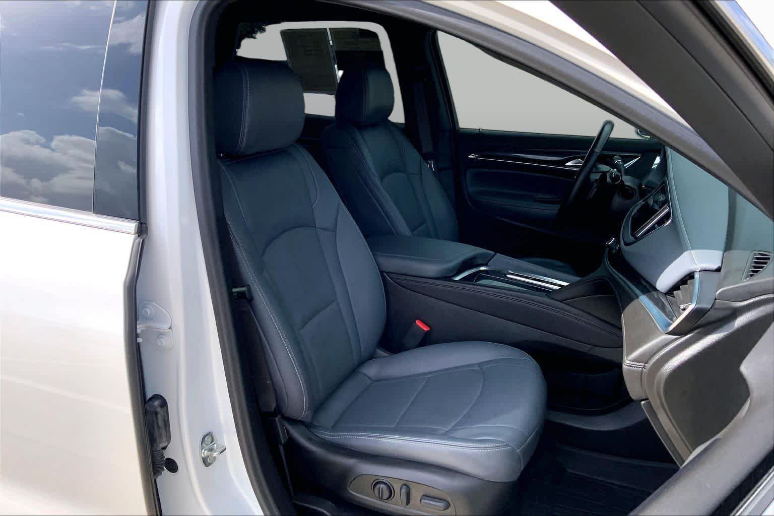 Certified 2022 Buick Enclave Essence w/ Sport Touring Edition FWD image 9