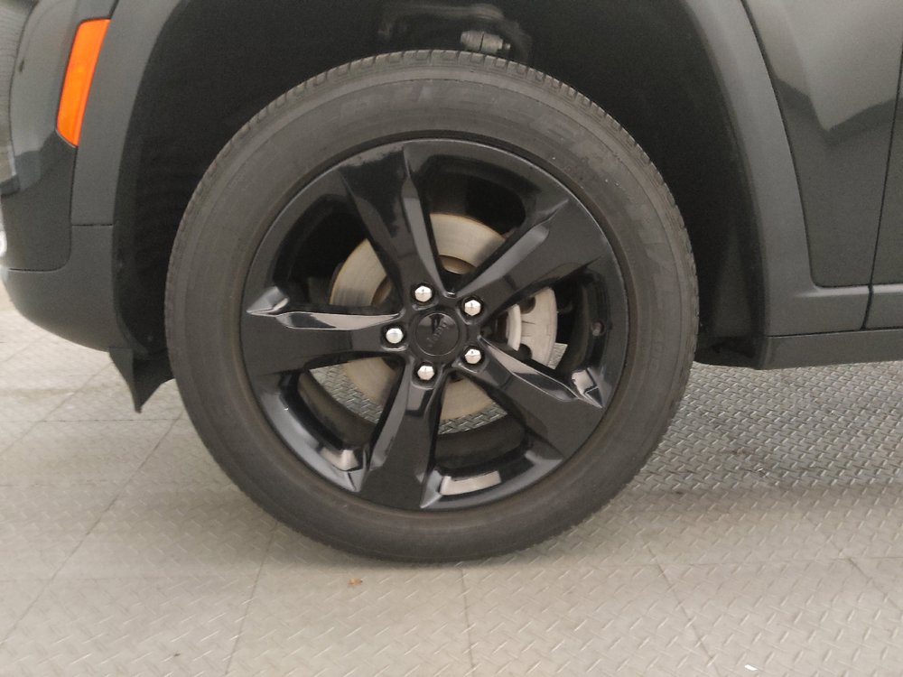 Used 2023 Jeep Grand Cherokee Altitude AWD/4WD image 31