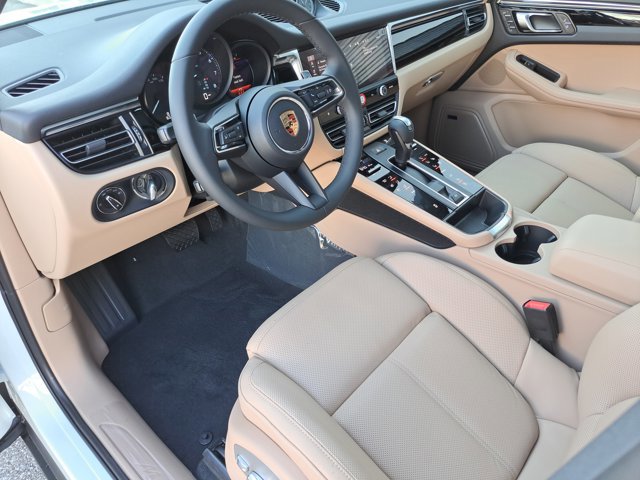 New 2026 Porsche Macan image 4