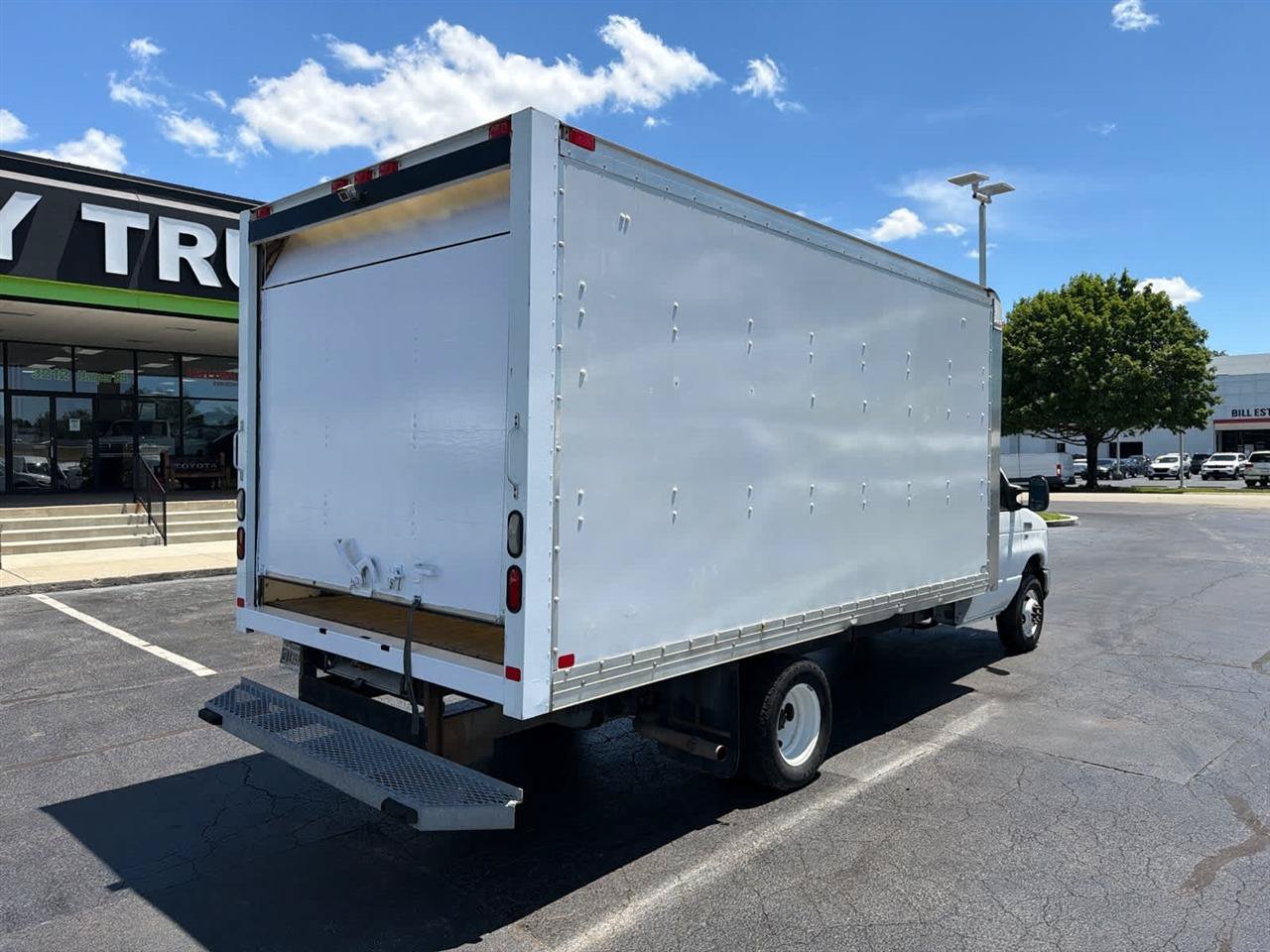 Used 2016 Ford E-450 and Econoline 450 Super Duty w/ Exterior Upgrade Package RWD image 12