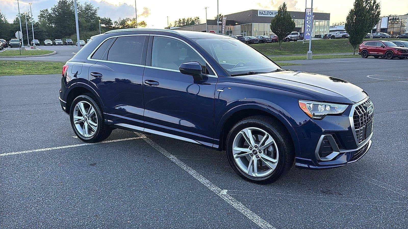 Used 2022 Audi Q3 2.0T Premium w/ Convenience Package AWD/4WD image 2