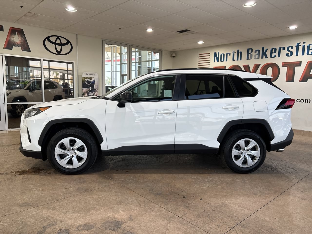 Used 2019 Toyota RAV4 LE FWD image 7