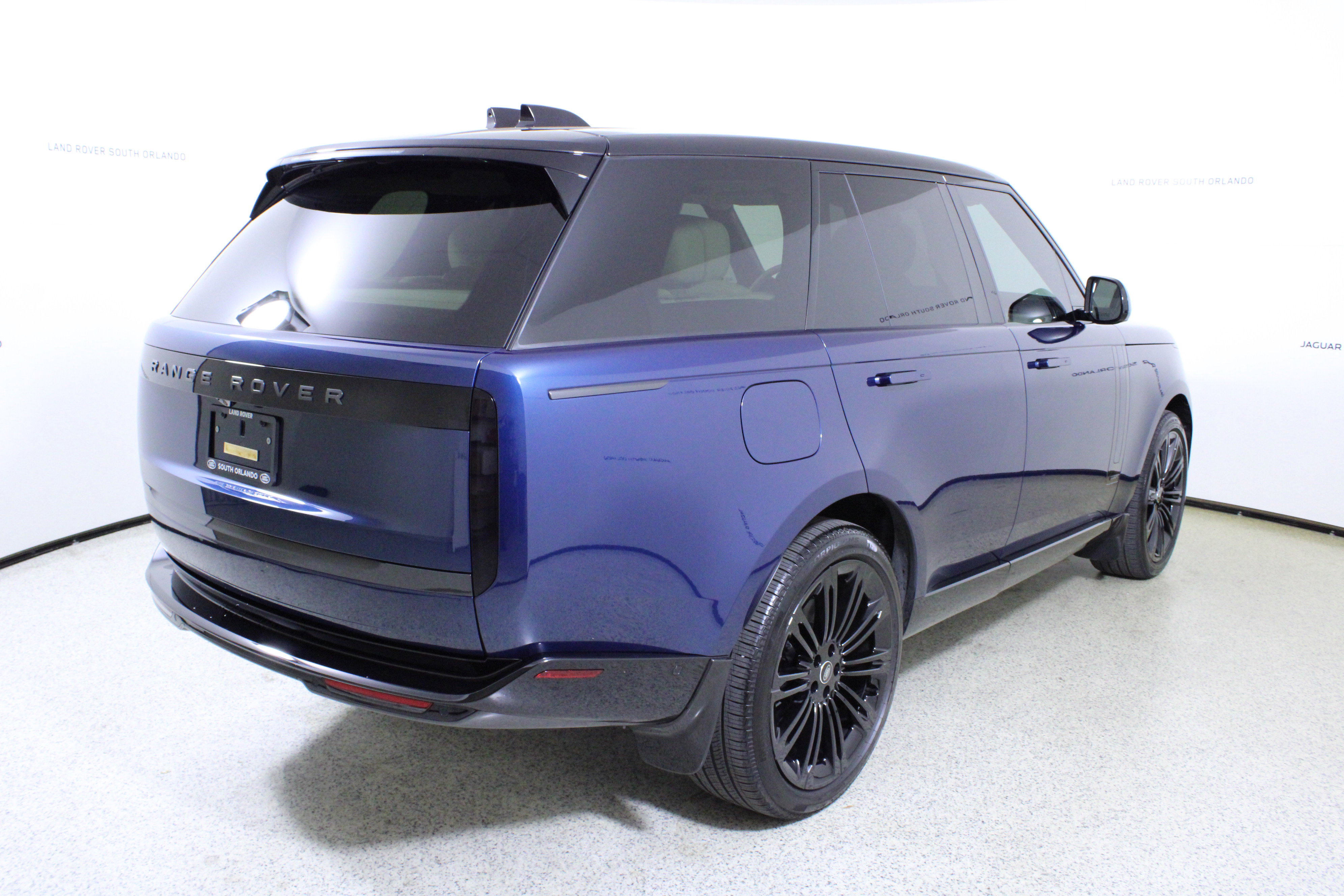 Used 2025 Land Rover Range Rover Autobiography image 7