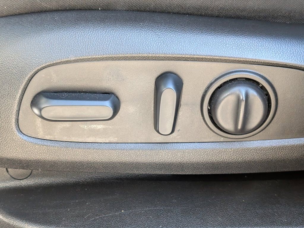 Used 2019 Chevrolet Equinox LT image 16