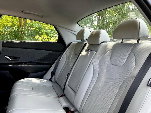 Used 2024 Hyundai Elantra Limited image 21
