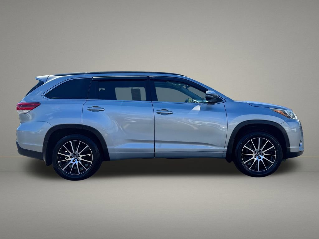 Used 2017 Toyota Highlander SE AWD/4WD image 6