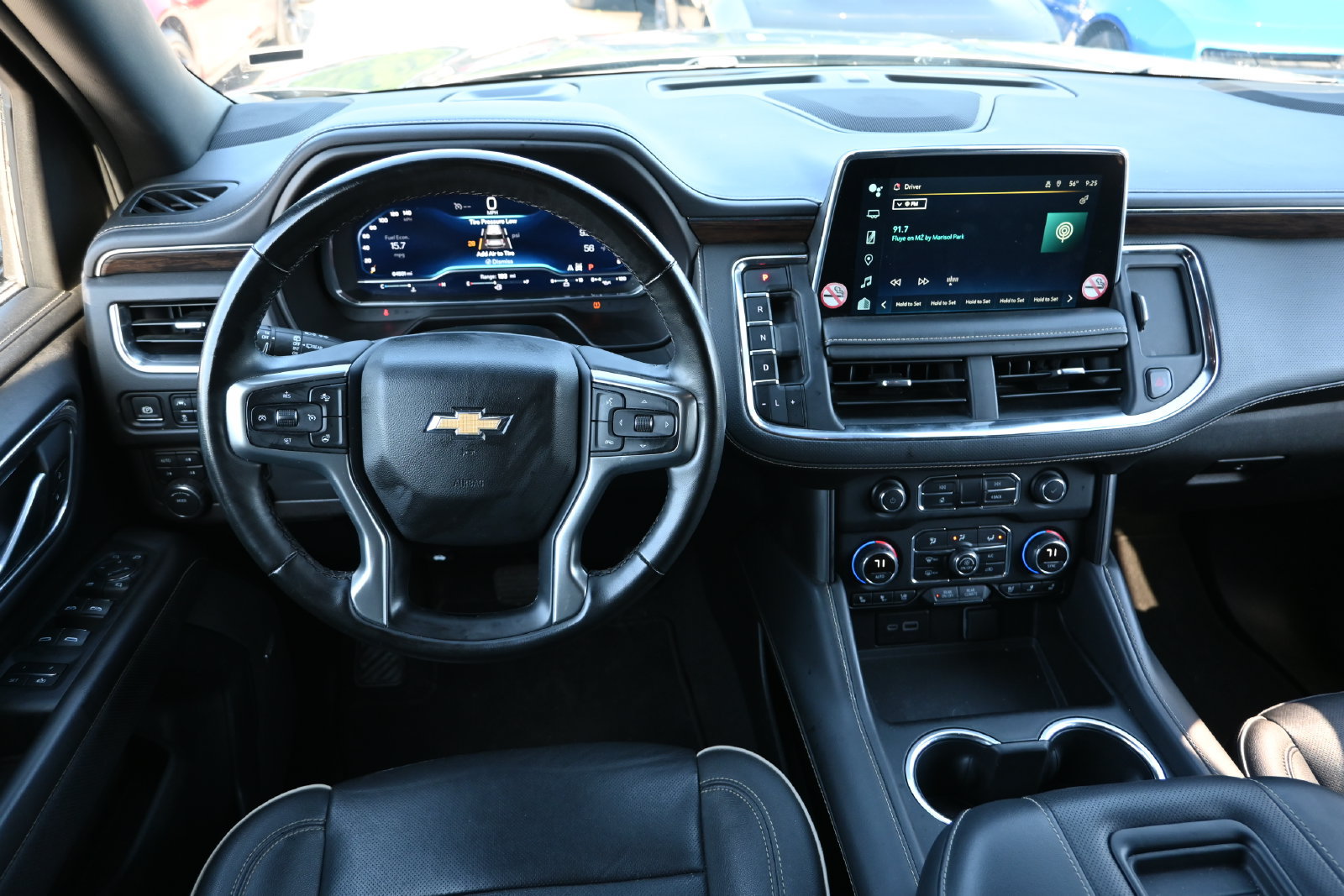 Used 2024 Chevrolet Suburban Premier AWD/4WD image 20