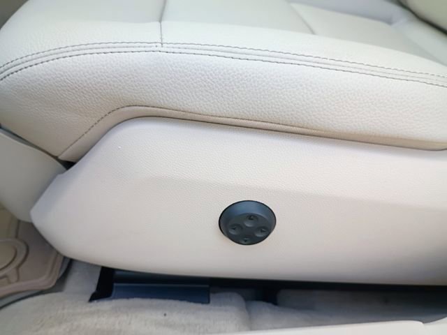 Used 2014 Mercedes-Benz E 250 BlueTEC Sedan image 24