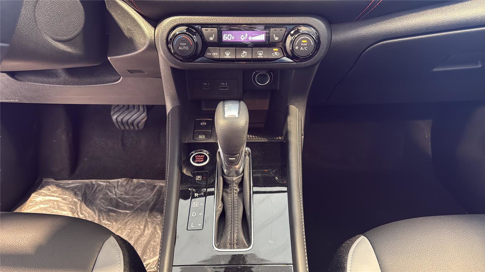 Used 2024 Nissan Kicks SR w/ SR Premium Package FWD image 19