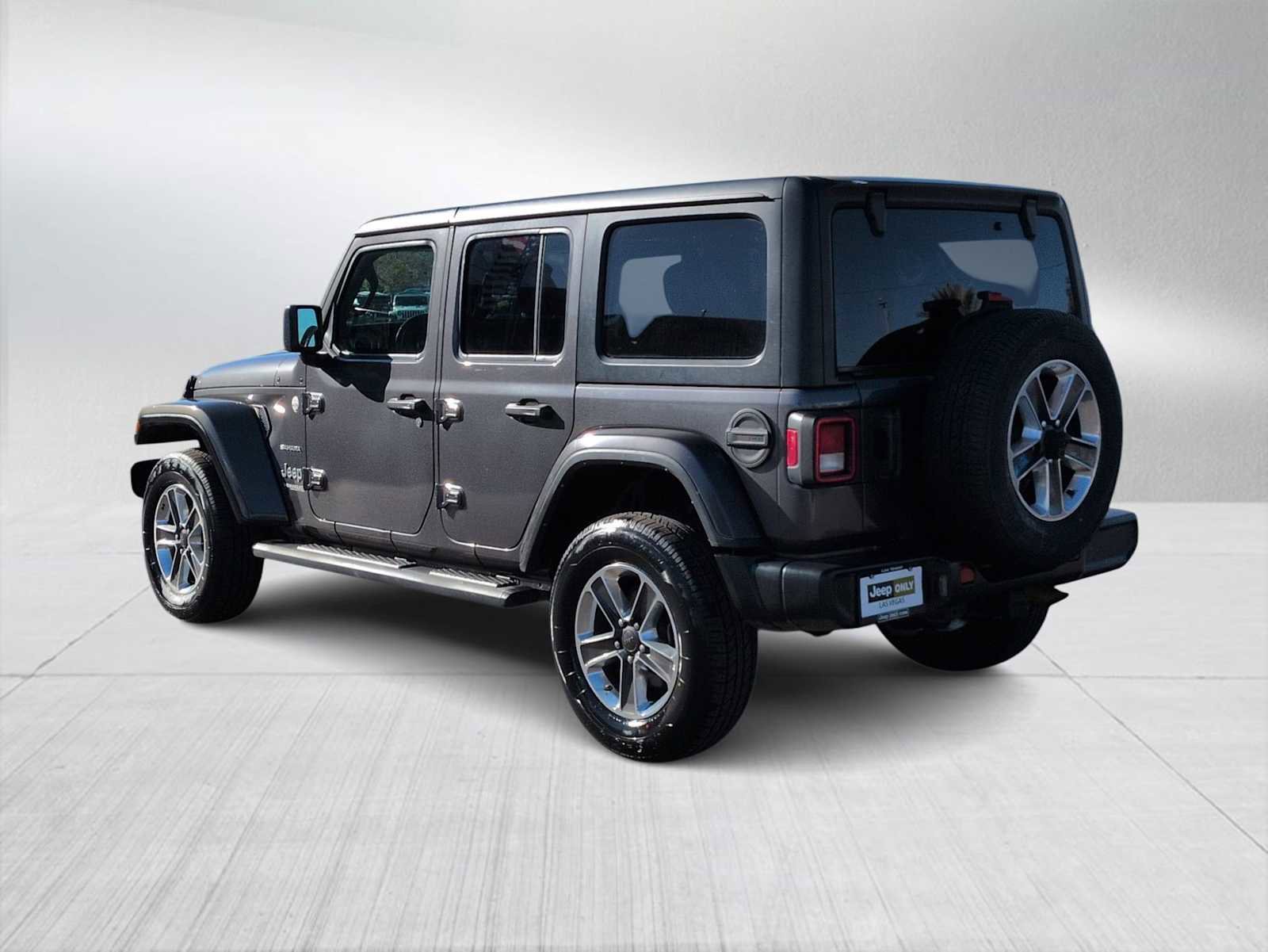 Used 2022 Jeep Wrangler Unlimited Sahara w/ Cold Weather Group image 6