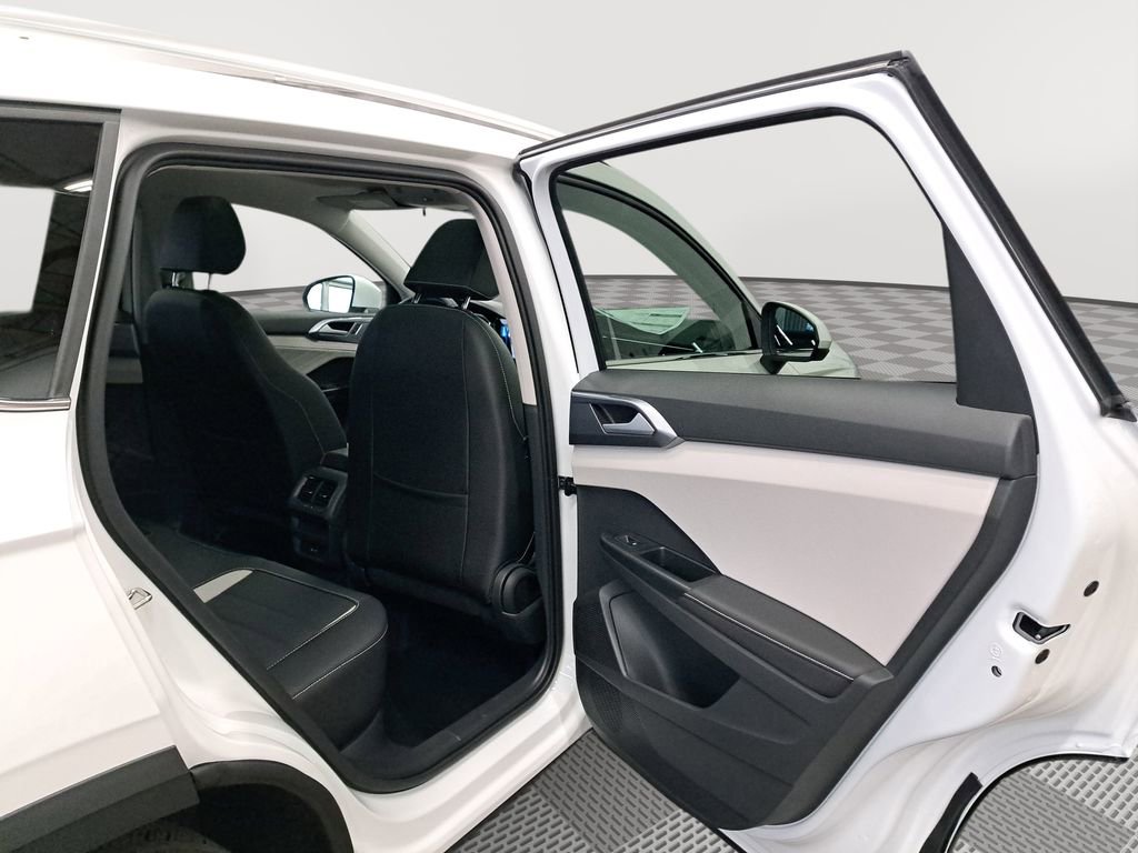 New 2025 Volkswagen Taos SEL image 15