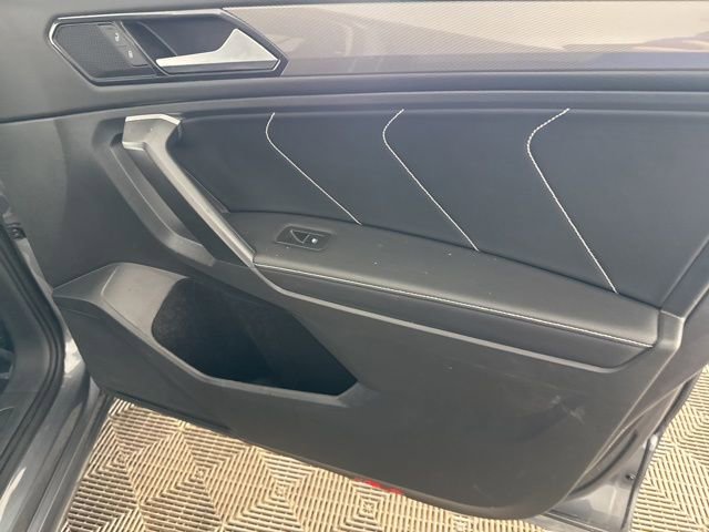 Used 2024 Volkswagen Tiguan SE image 28