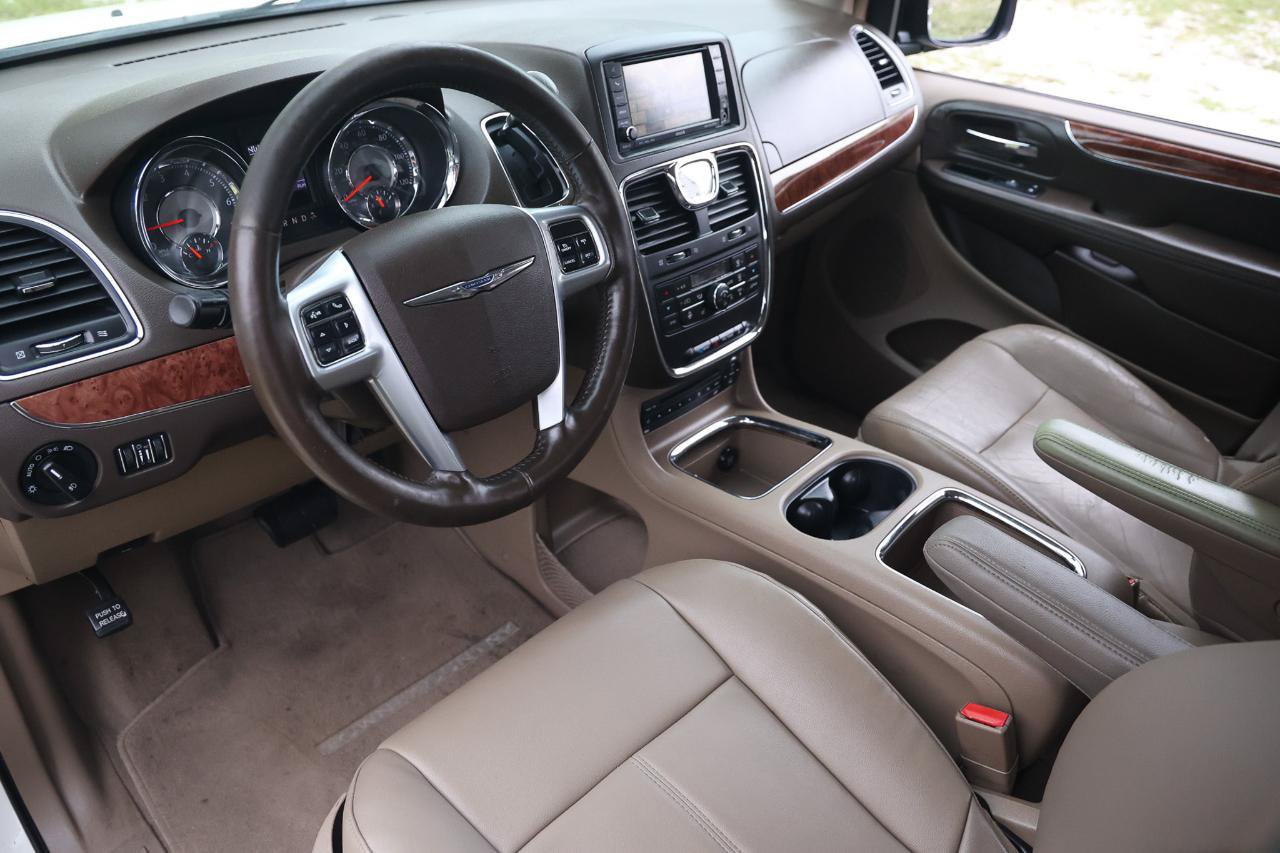 Used 2011 Chrysler Town & Country Limited w/ Trailer Tow Group FWD image 4