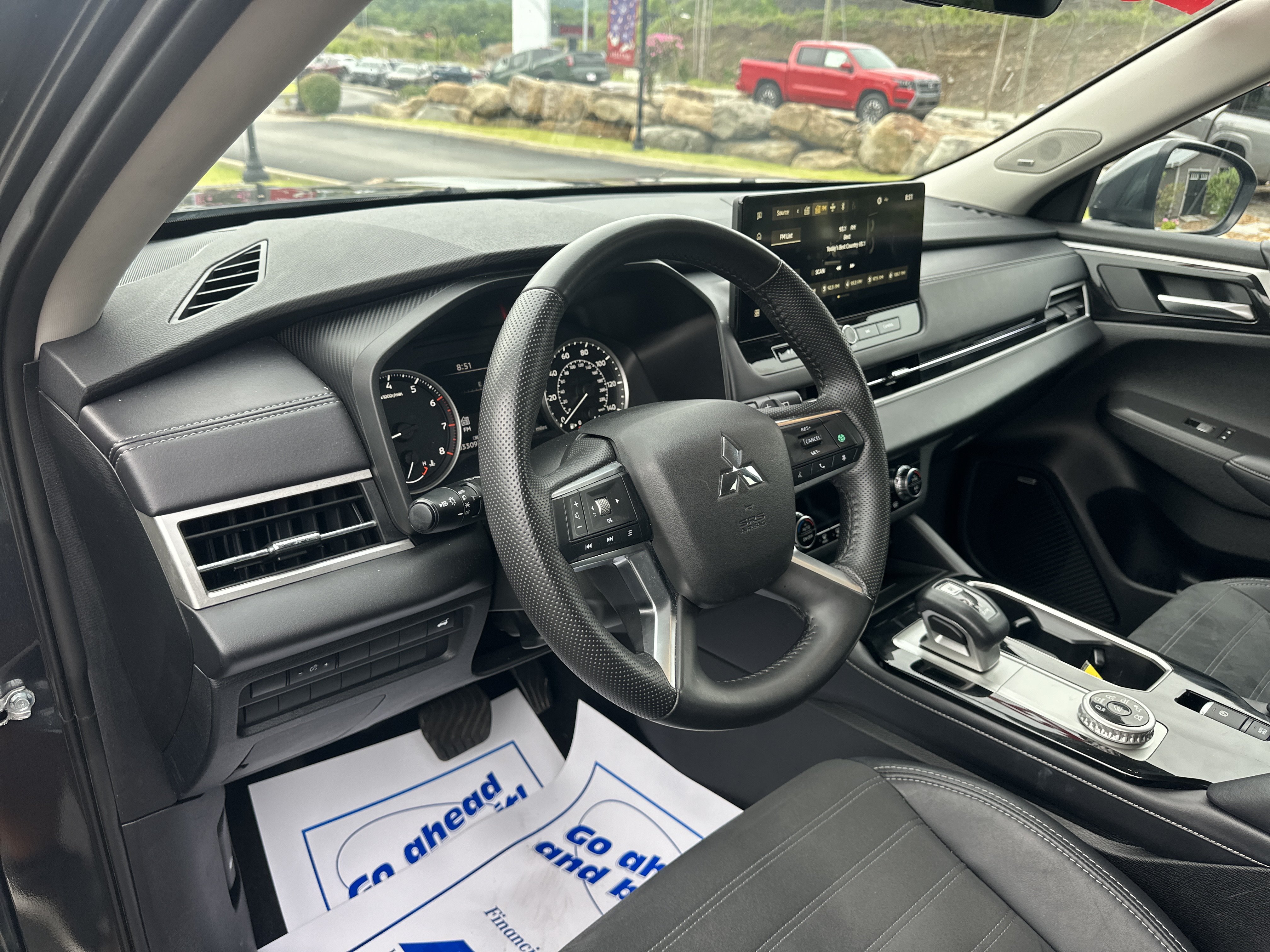 Used 2025 Mitsubishi Outlander SE AWD/4WD image 21