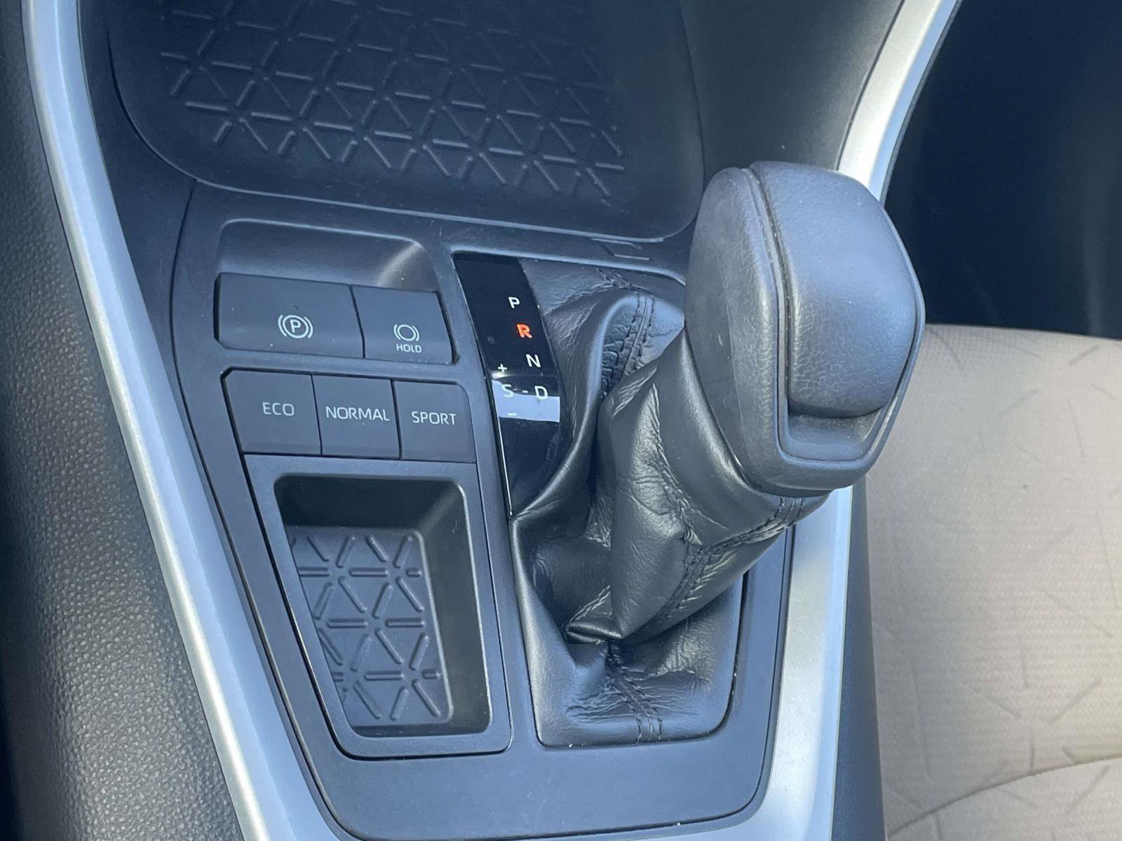 Used 2020 Toyota RAV4 XLE w/ Convenience Package image 11