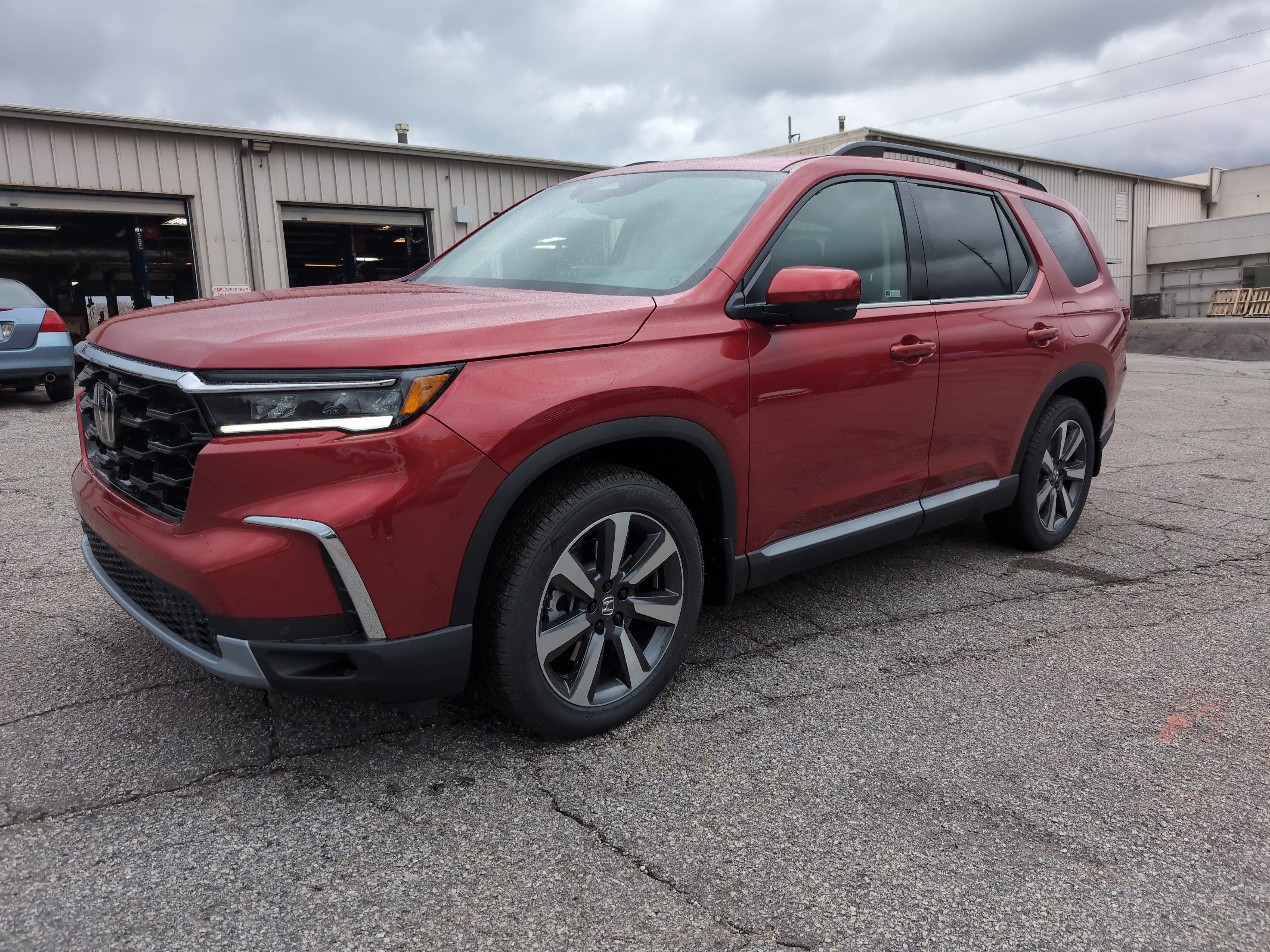 Certified 2025 Honda Pilot Touring image 10