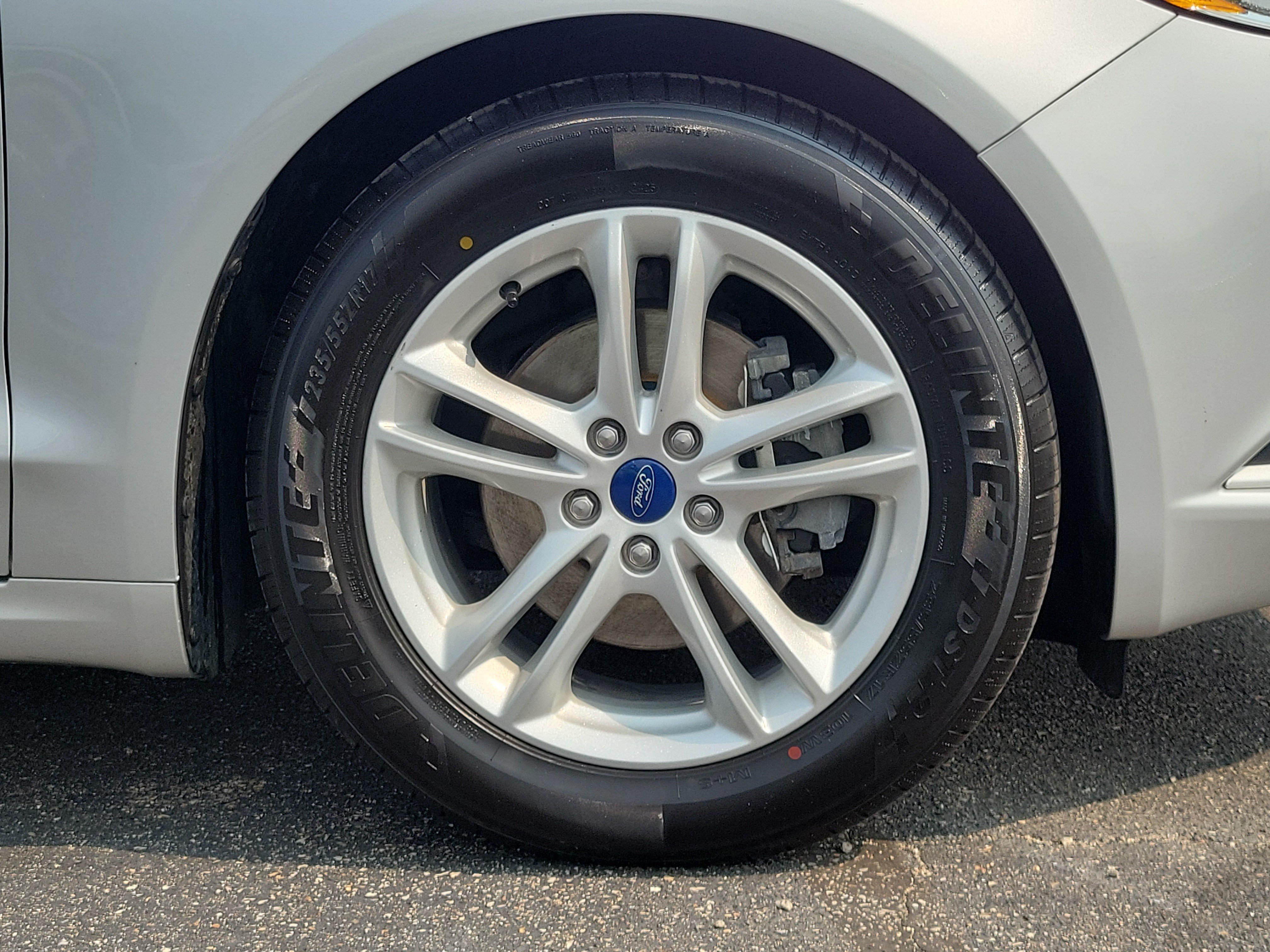 Used 2018 Ford Fusion SE FWD image 5