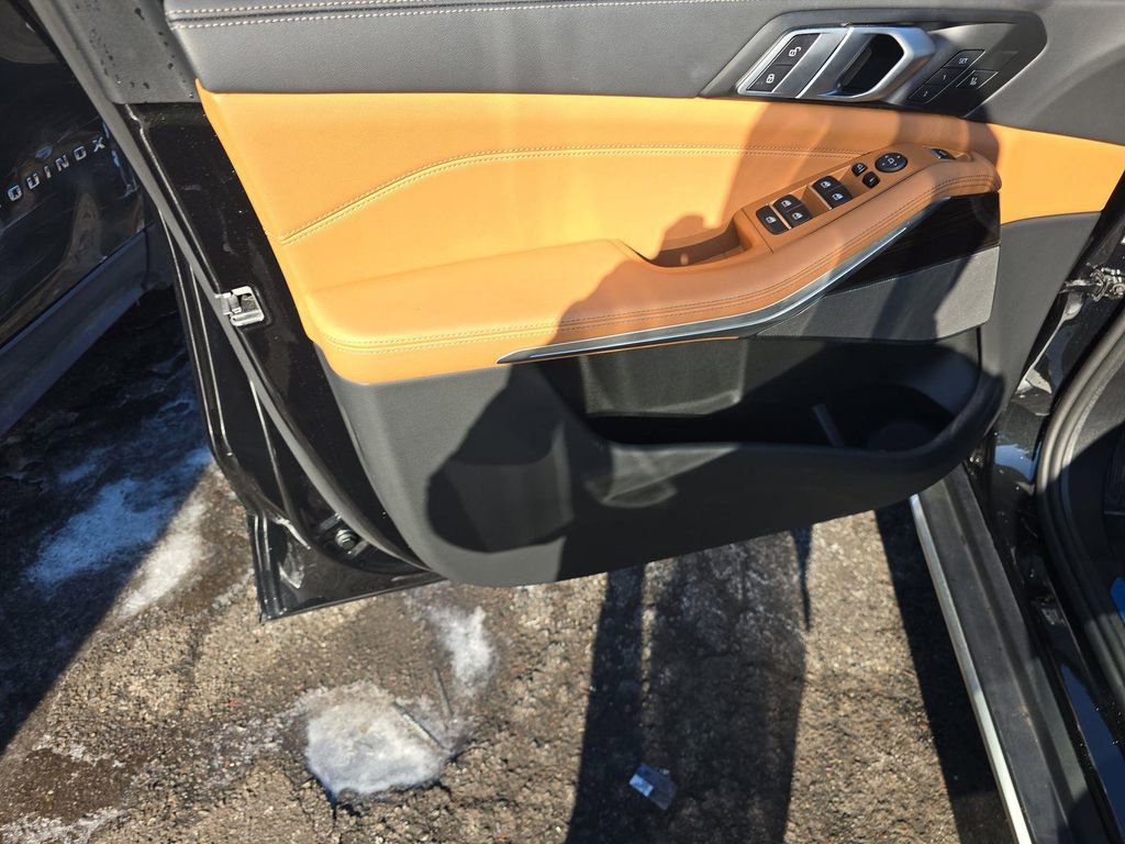 Used 2025 BMW X5 xDrive40i w/ Climate Comfort Package image 12