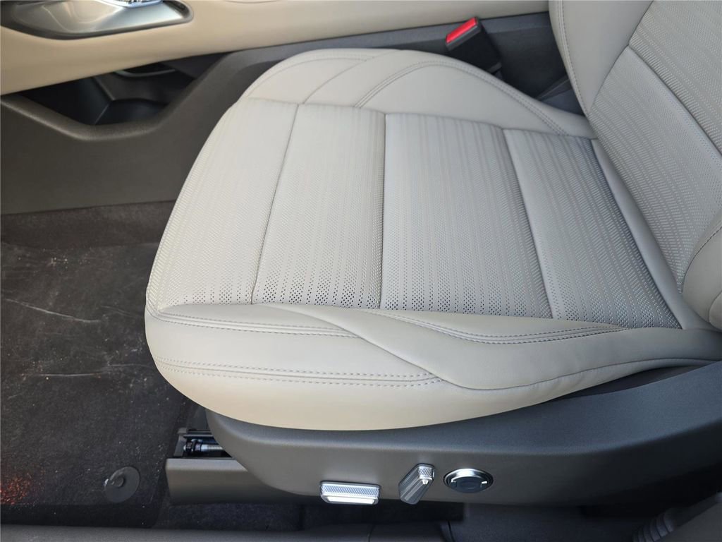 New 2025 Lincoln Nautilus Reserve image 18