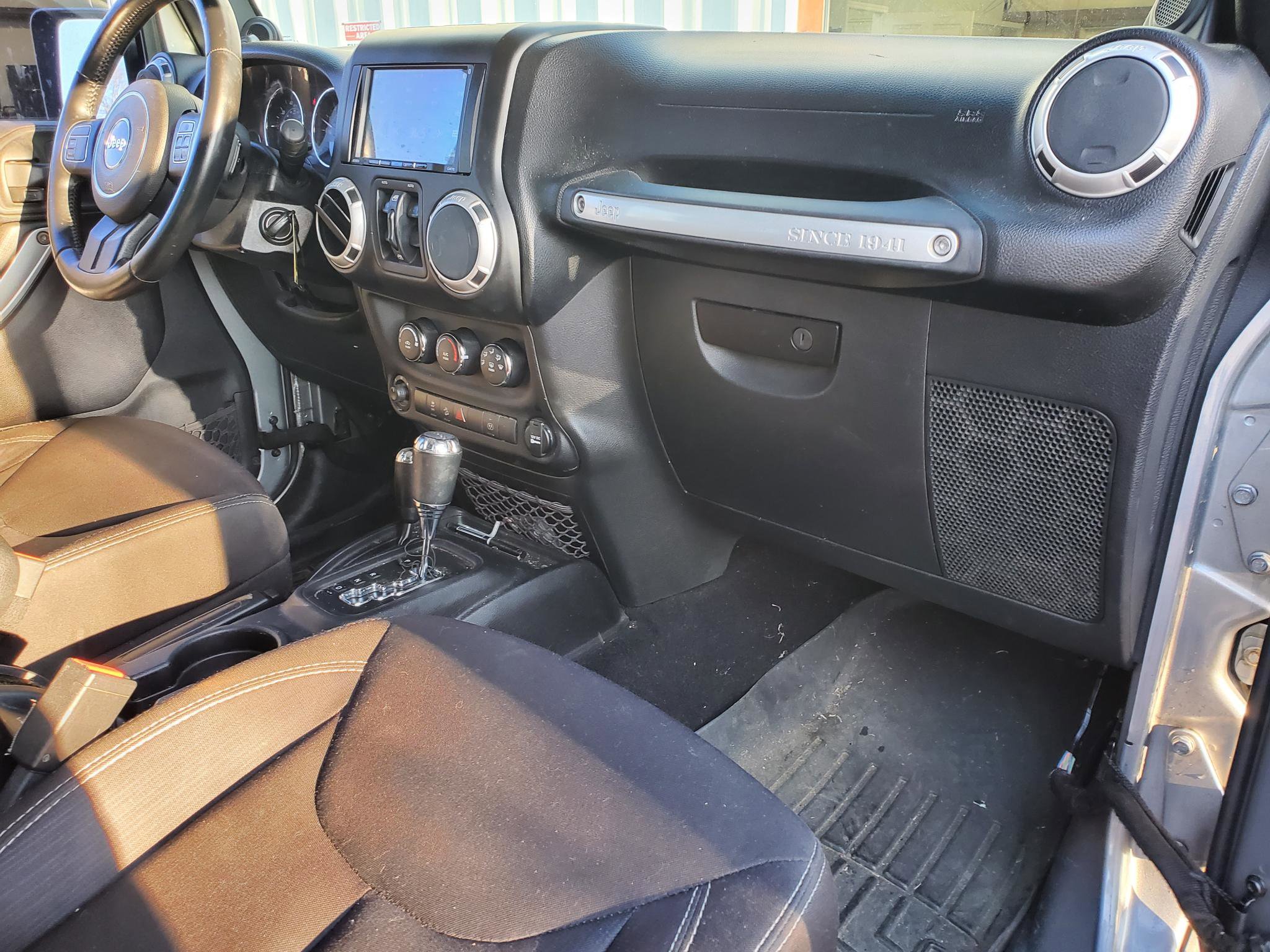 Used 2014 Jeep Wrangler Unlimited Sahara image 31