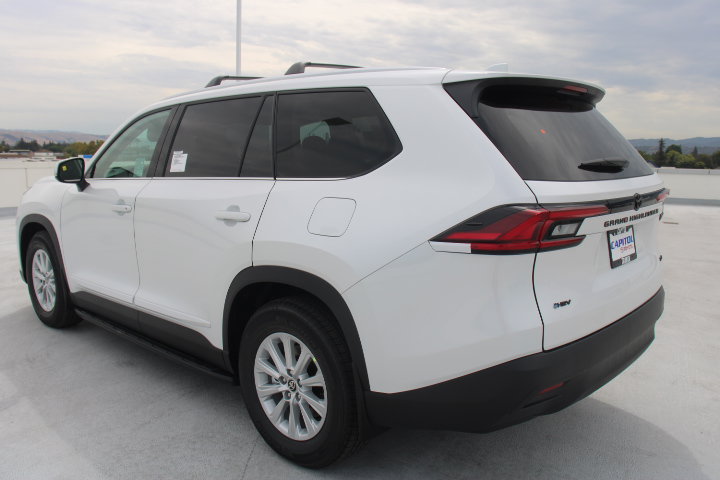 New 2026 Toyota Grand Highlander XLE FWD image 5