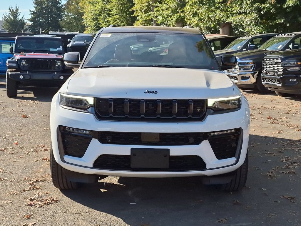 New 2027 Jeep Grand Cherokee Summit AWD/4WD image 2