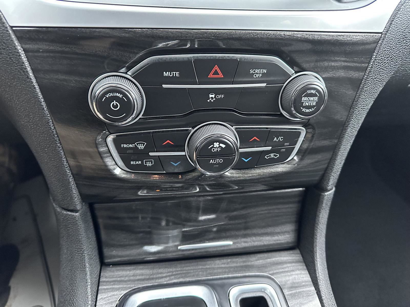 Used 2022 Chrysler 300 Touring image 18