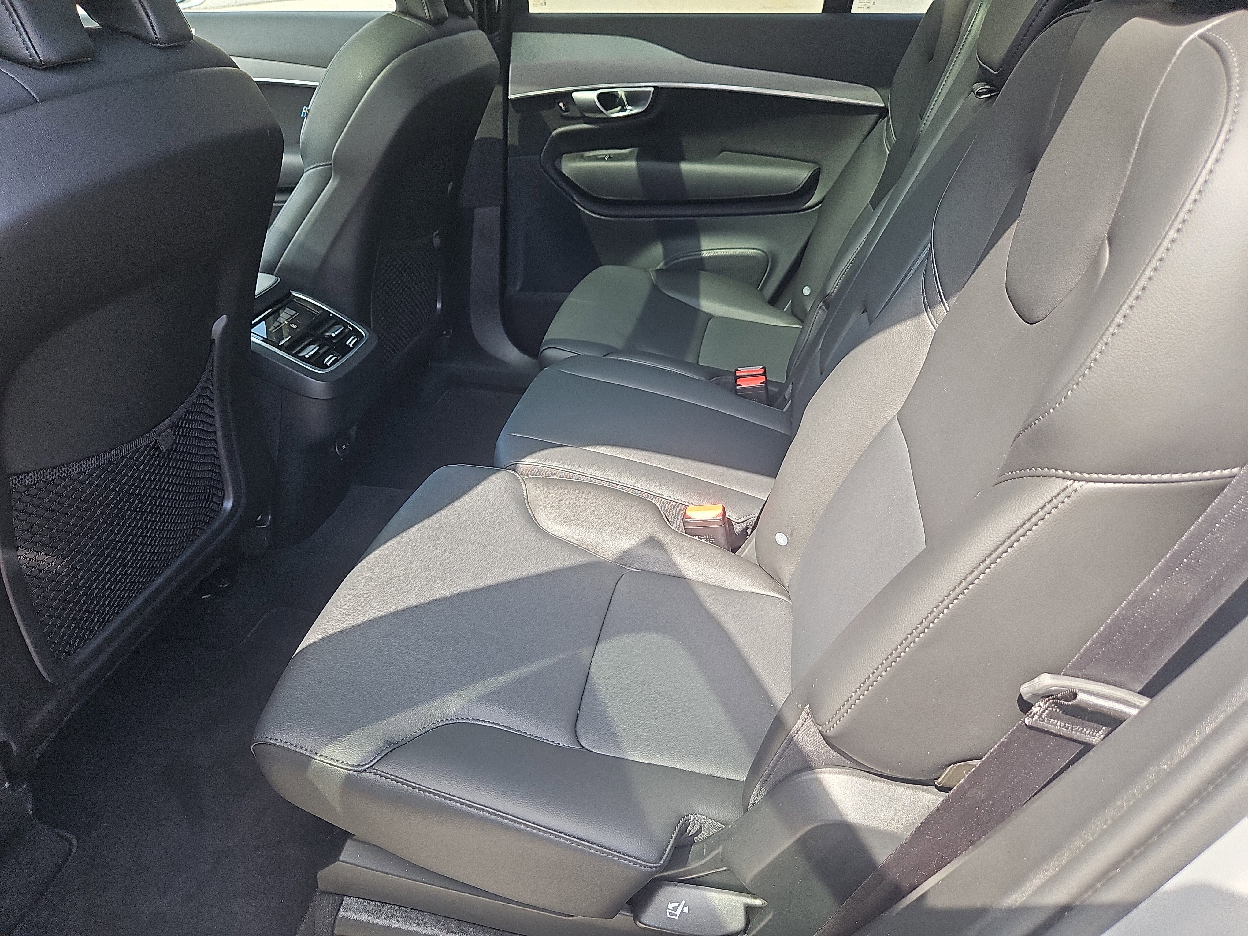 Used 2024 Volvo XC90 B5 Core image 32