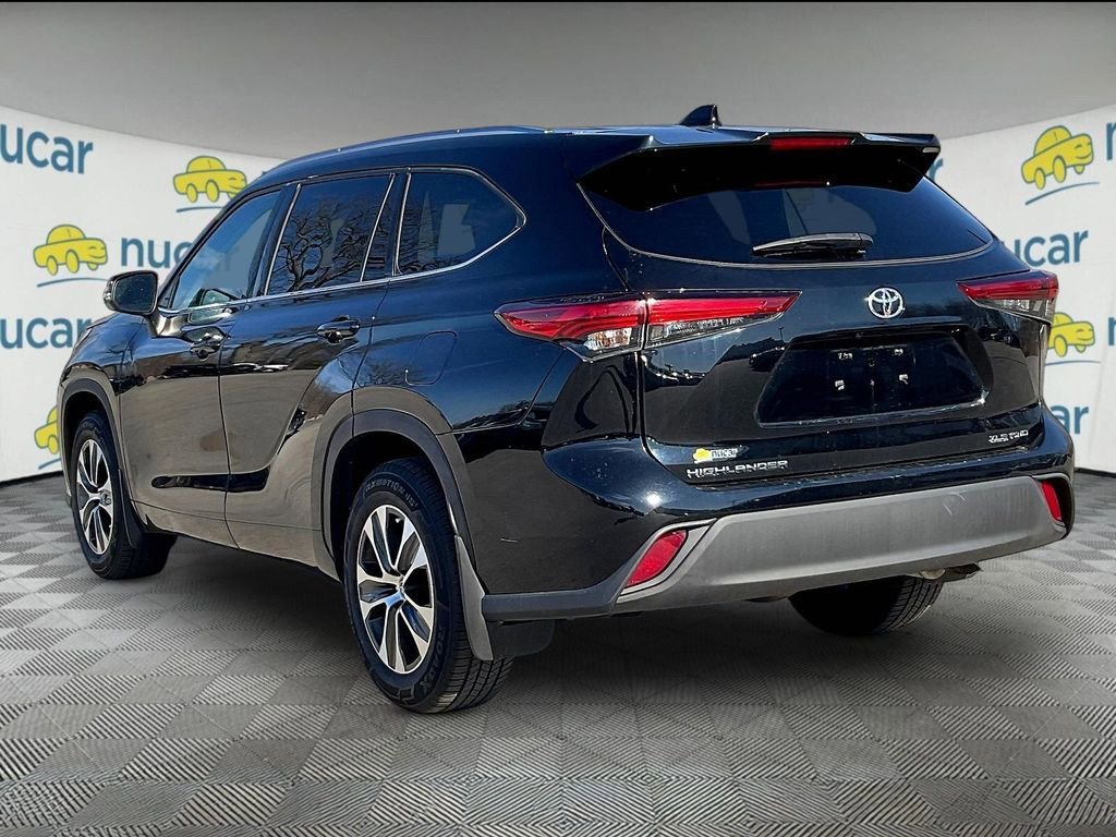 Used 2021 Toyota Highlander XLE AWD/4WD image 4
